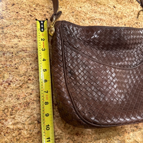 VINTAGE 👜COSCI WOVEN BROWN LEATHER SHOULDER BAG WITH GOLD HARDWARE & POCKETS - Picture 8 of 10